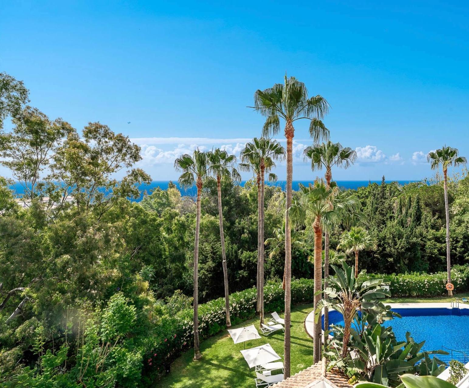 Luxury Penthouse With Sea Views In Golden Mile, Puente Area Marbella
